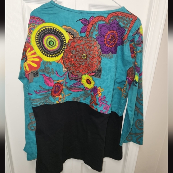 Leopards & Roses Colorful Top. - Picture 4 of 11